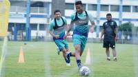 Galeri Foto Latihan Persib di Stadion Sidolig Hari Ini, Robert Ingin Jaga Kualitas Lapangan